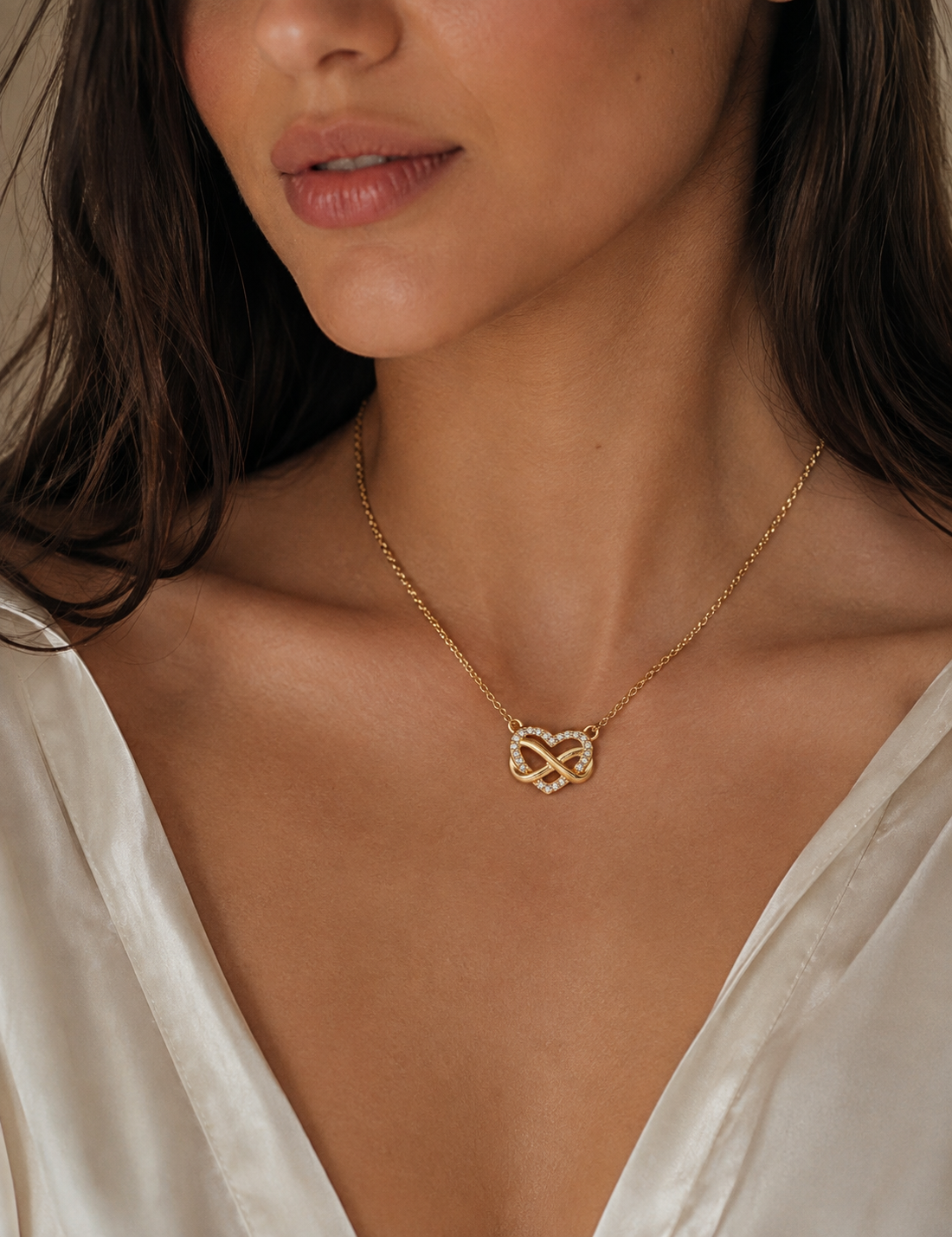 Sparkling Infinity Heart Collier Necklace