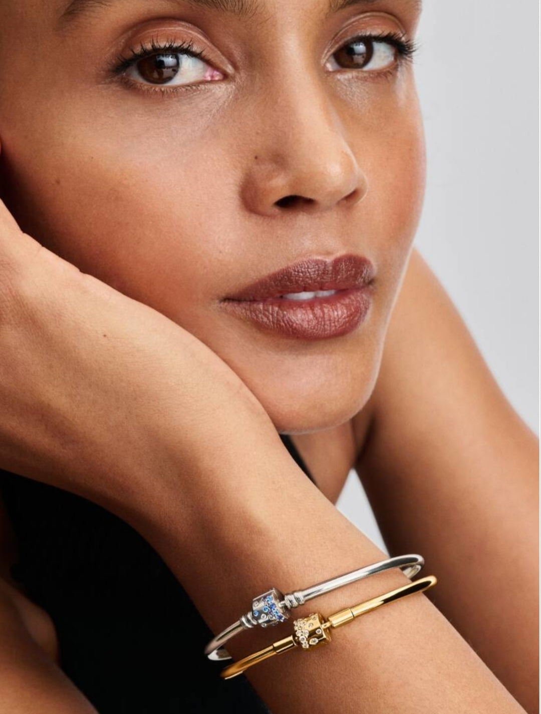 Sparkling Barrel Clasp Bangle